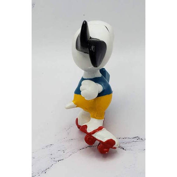 Snoopy Roller Skating with Briefcase Peanuts Toy Figurine - Picture 4 of 8